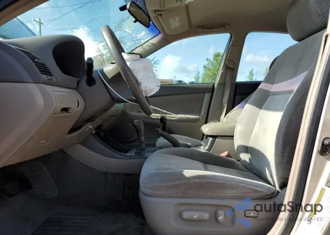 2004 Toyota Camry Le z USA, uszkodzony, nr VIN 4T1BE32K04U847749